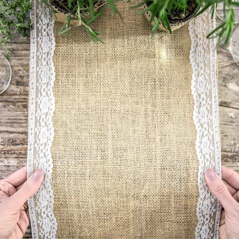 Bordslöpare Jute med spetskant