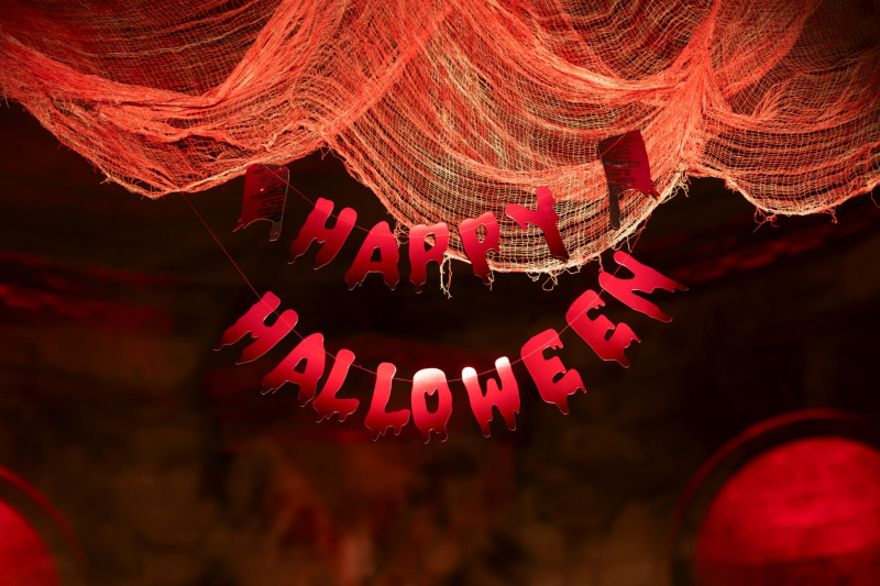 Girlang Happy Halloween med blodiga köttyxor - 120 cm