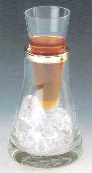 Snapsglas med iskyla