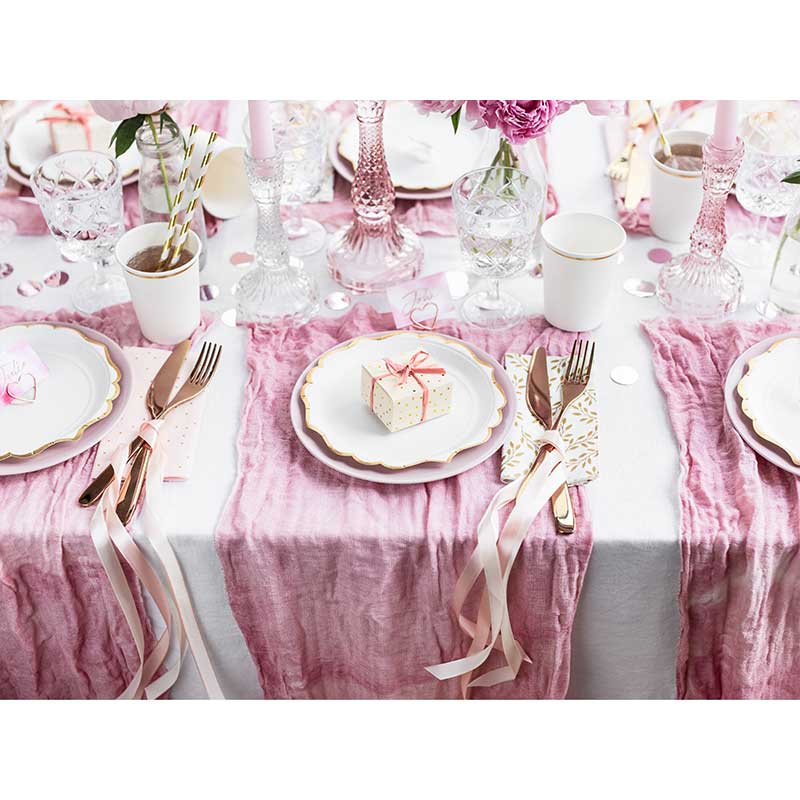 Assiett med guldkant