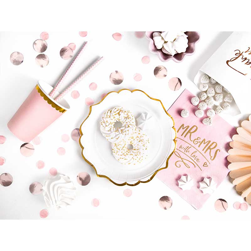 Assiett med guldkant