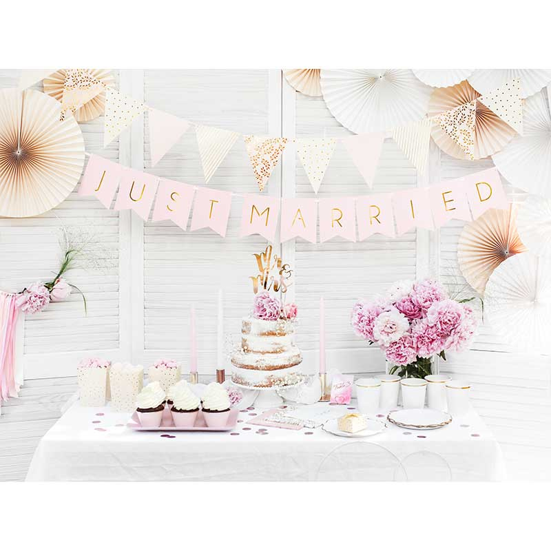 Assiett med guldkant